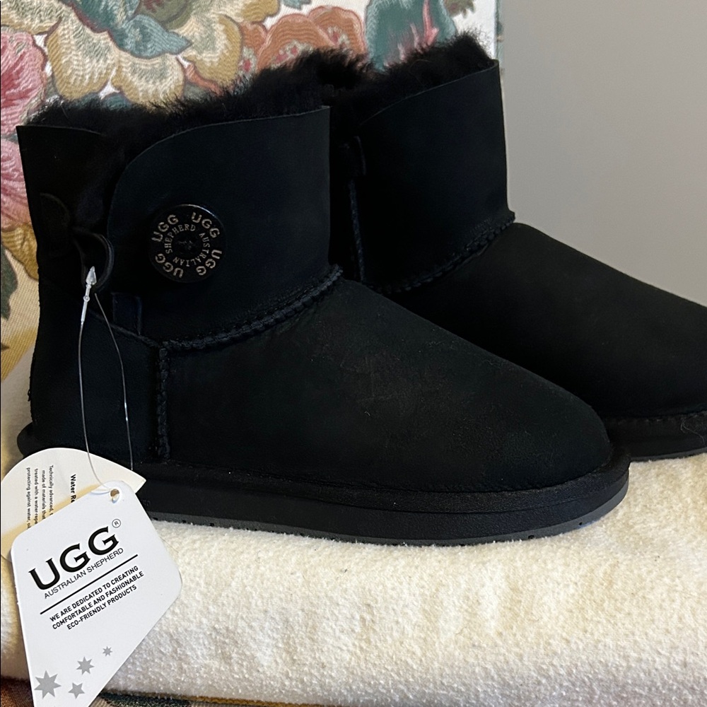 UGG Women's Classic Black Winter Boots